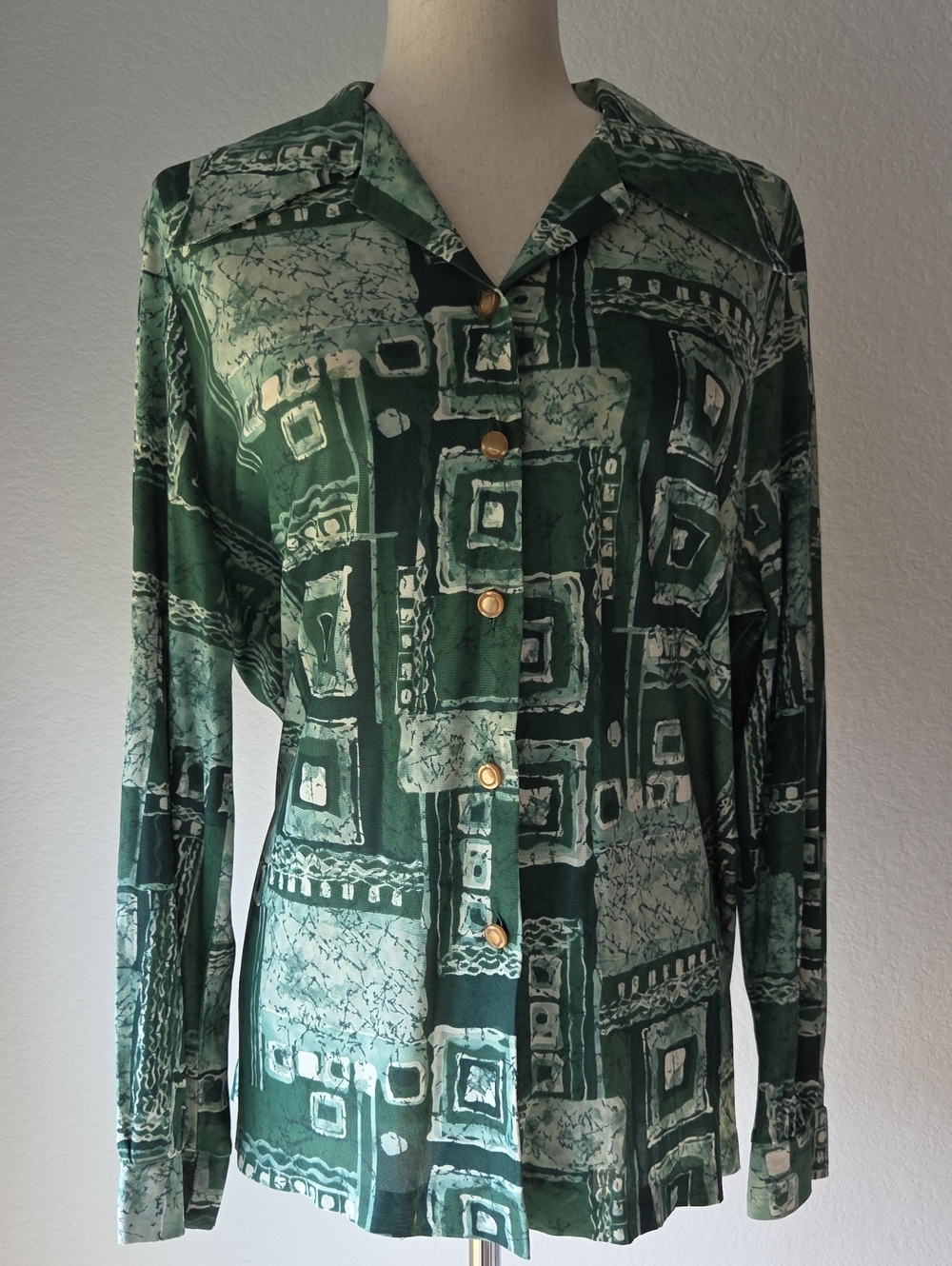 Womens Vintage 70s Polyester Green Long-Sleeve Button-Up Shirt Butterfly Collar